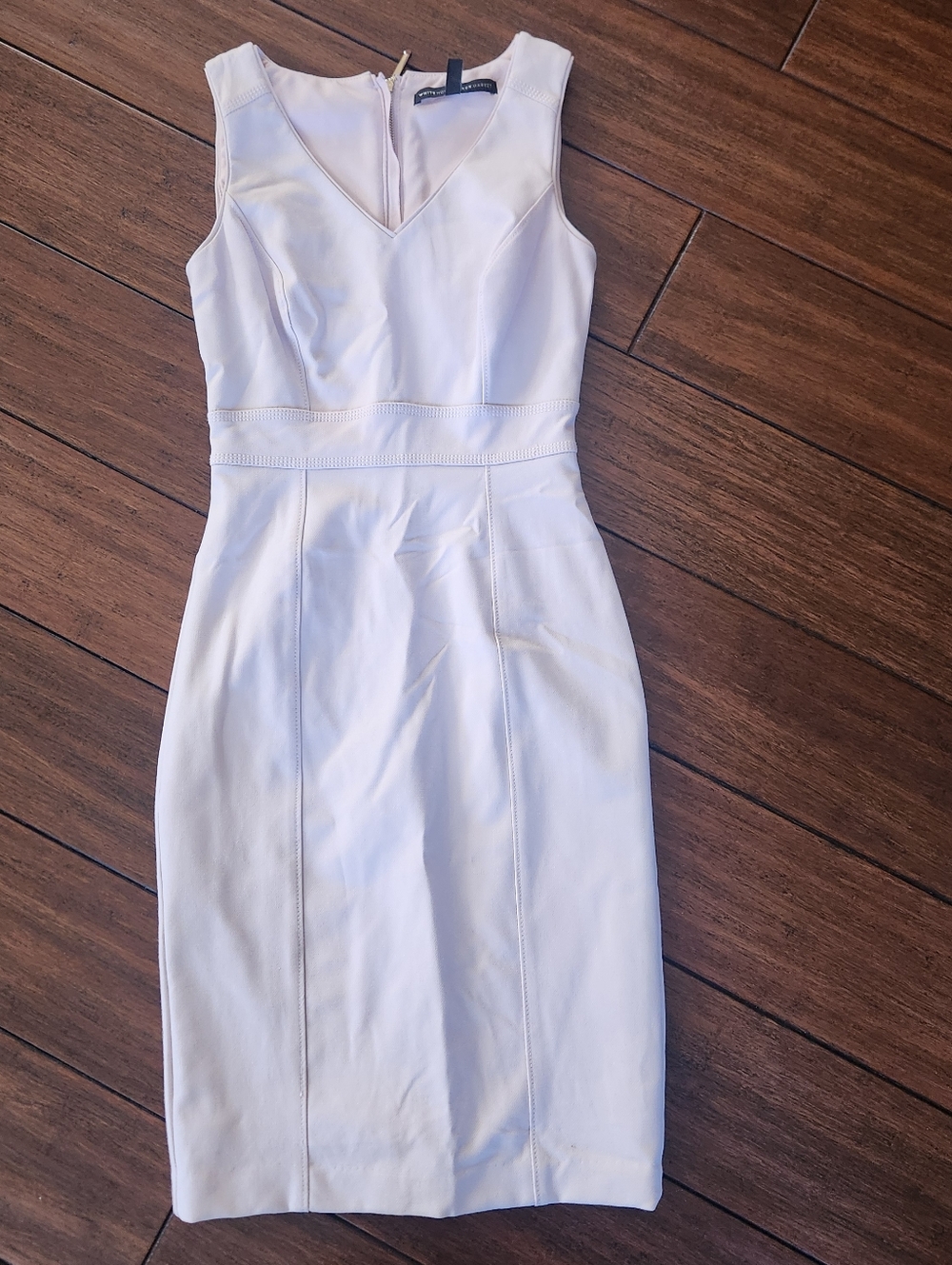 Sleeveless Pale Rose V-Neck Sheath Dress